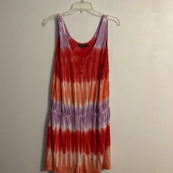 Torrid Love Sick Red/Orange/Lavendar Henley Tie Dye Romper, size 1 - Picture 1 of 3